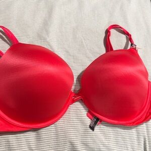 Victoria’s Secret Very Sexy Push Up bra. Size 40 D